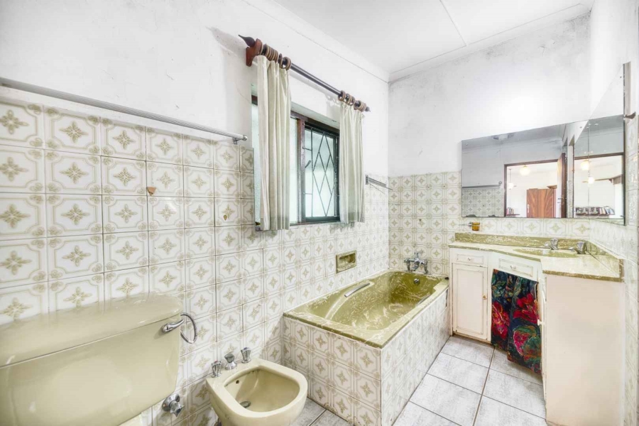 4 Bedroom Property for Sale in Westcliff Western Cape